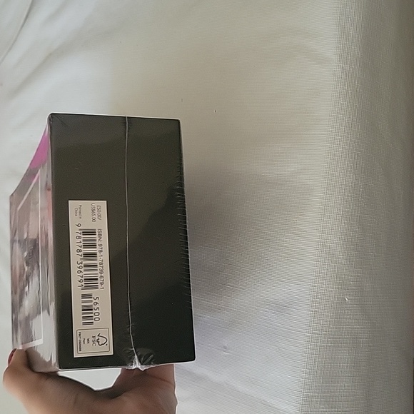 Little guides to style book,(winners choice) pick 1! - Picture 5 of 5